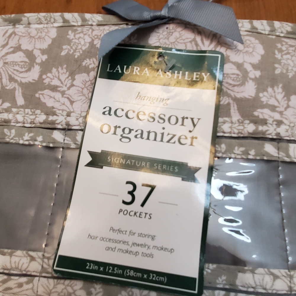 Hanging Accessory Organizer - Picture 2 of 4